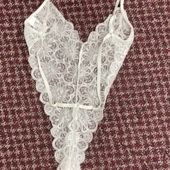 Beautiful Satin Smooth Lace and Meshed Skirt - Picture 5 of 8